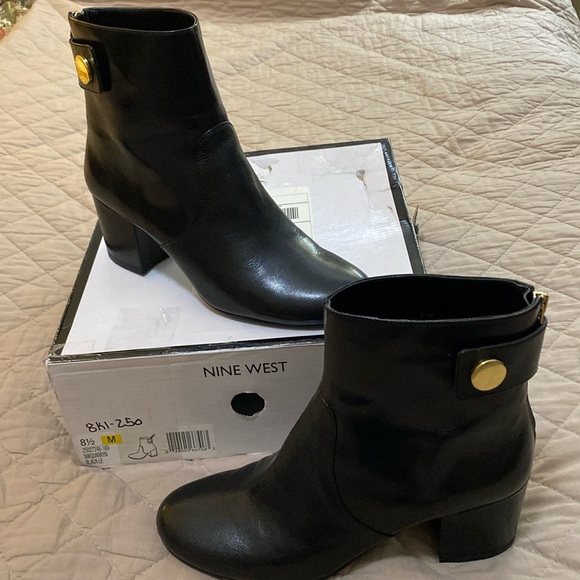 NWT! NINE WEST QUARRYN BOOTS SZ 9. BLACK LEATHER. STRAP DETAIL W/GOLD TONE SNAP. - Picture 2 of 8